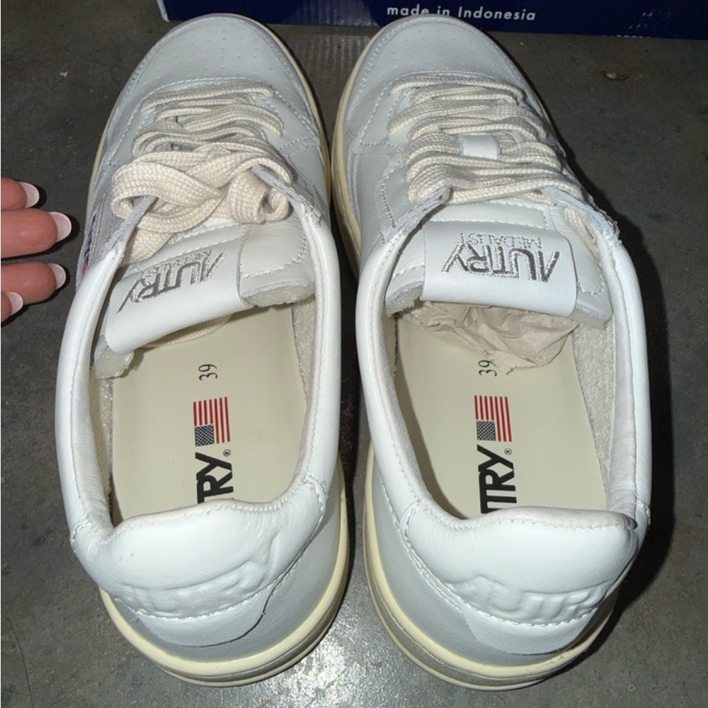 AUTRY SNEAKERS WOMAN
MEDALIST LOW SNEAKER LEATHER, WHITE size 8 / EU 39 - Picture 6 of 9